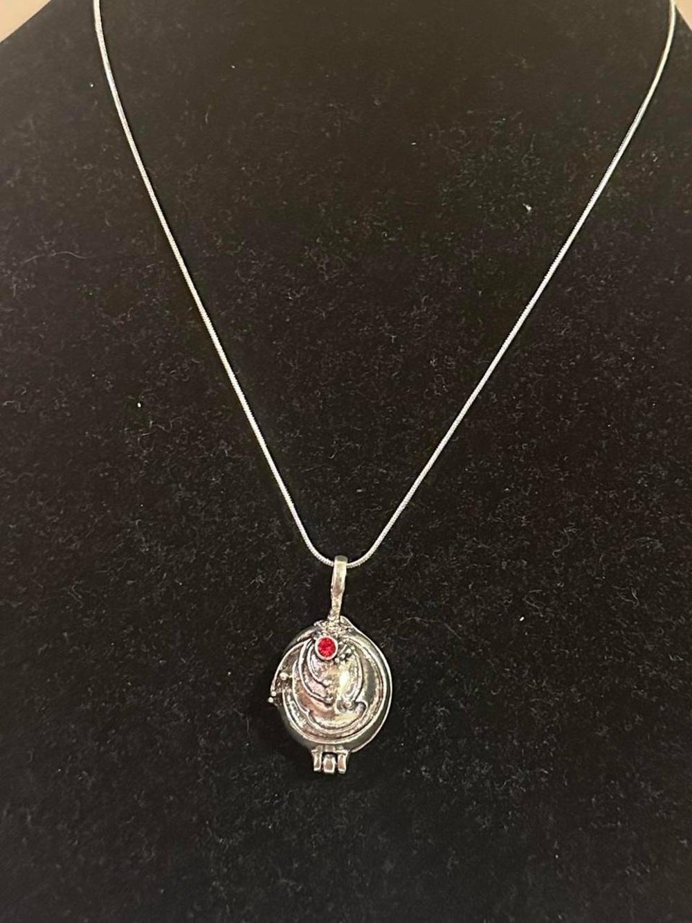 The Vampire Diaries Vervain Elena Gilbert necklace.